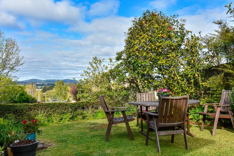 Photo of property in 16 Bilkey Avenue, Pukekohe, 2120