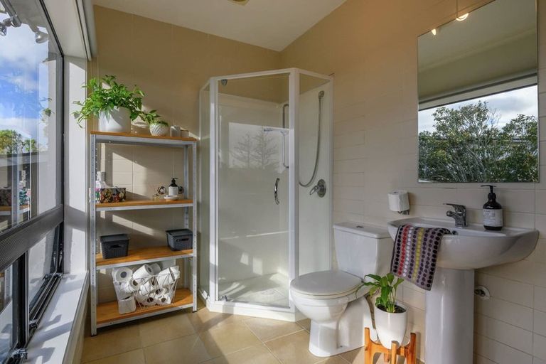 Photo of property in 118 Bleakhouse Road, Mellons Bay, Auckland, 2014