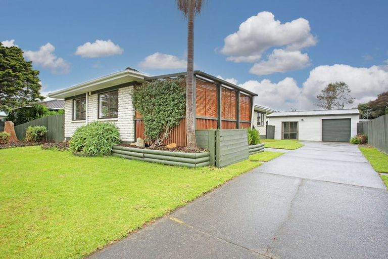 Photo of property in 30 Riverside Drive, Waiuku, 2123