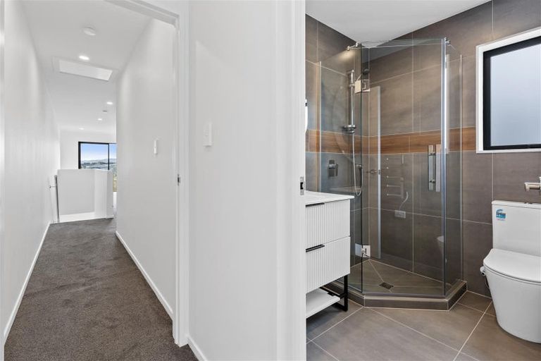 Photo of property in 47 Whare Kauri Road, Papakura, 2110