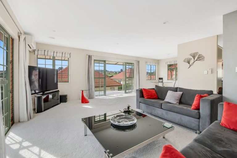 Photo of property in 24 Parkwood Crescent, Gulf Harbour, Whangaparaoa, 0930