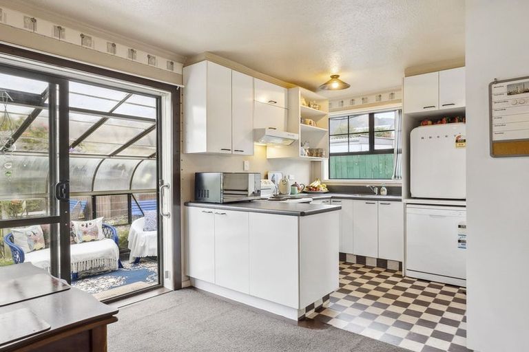 Photo of property in 18 Elwyn Crescent, Green Island, Dunedin, 9018