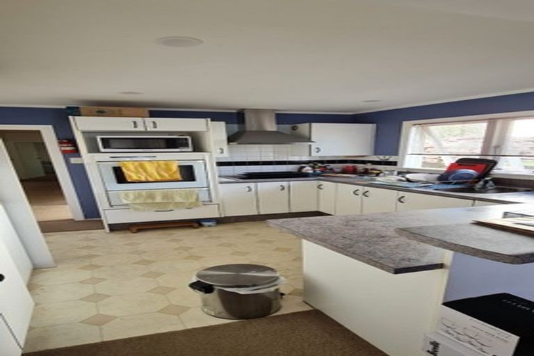 Photo of property in 72 Stewart Drive, Newlands, Wellington, 6037