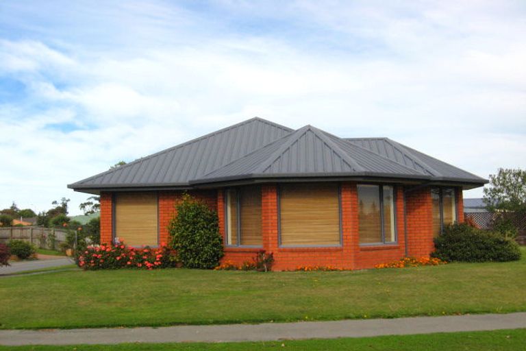 Photo of property in 27 Showgate Avenue, Sockburn, Christchurch, 8042