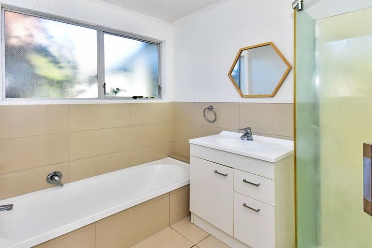 Photo of property in 31 Becker Drive, Weymouth, Auckland, 2103