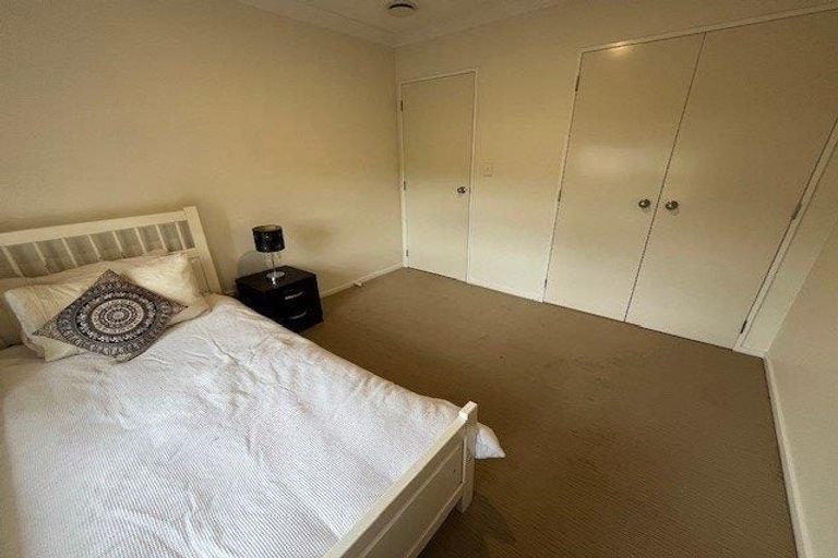 Photo of property in 28 Craigavon Drive, East Tamaki, Auckland, 2013