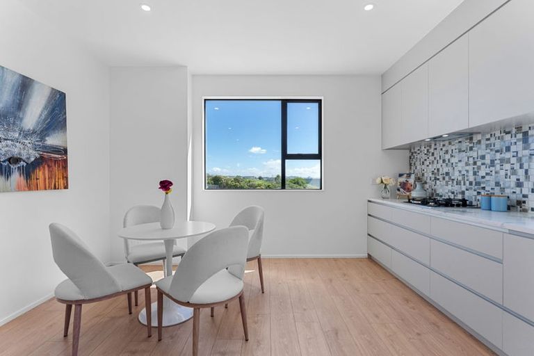 Photo of property in 9 Rosedale Road, Pinehill, Auckland, 0632