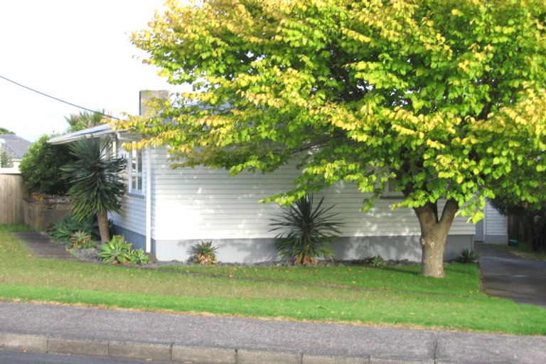 Photo of property in 39 Coniston Avenue, Te Atatu South, Auckland, 0610