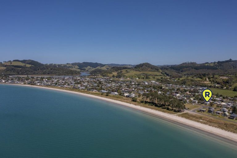 Photo of property in 18 Banks Street, Cooks Beach, Whitianga, 3591