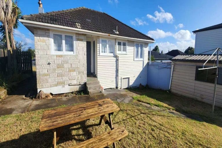 Photo of property in 273 Puhinui Road, Papatoetoe, Auckland, 2025