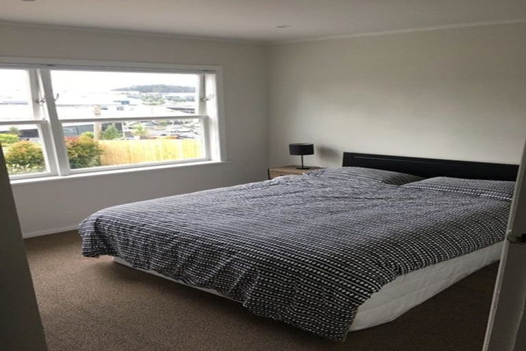 Photo of property in 87 Rosedale Road, Pinehill, Auckland, 0632