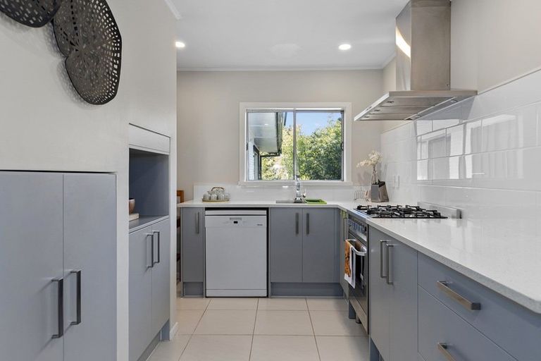 Photo of property in 10 Lynwood Place, Chedworth, Hamilton, 3210