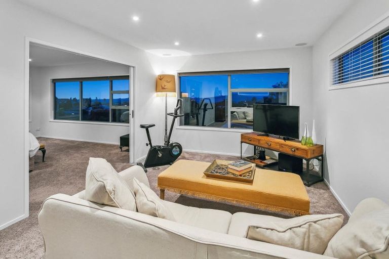 Photo of property in 58a Peter Terrace, Castor Bay, Auckland, 0620