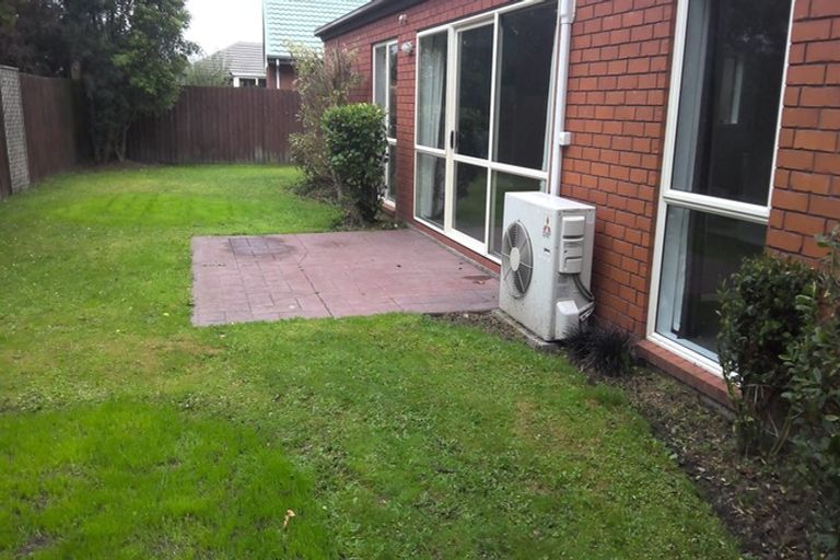 Photo of property in 8 Riegler Place, Belfast, Christchurch, 8051