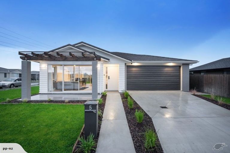 Photo of property in 5 Biplane Street, Takanini, 2112