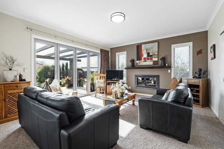 Photo of property in 7b Royal Heights, Glen Avon, New Plymouth, 4312
