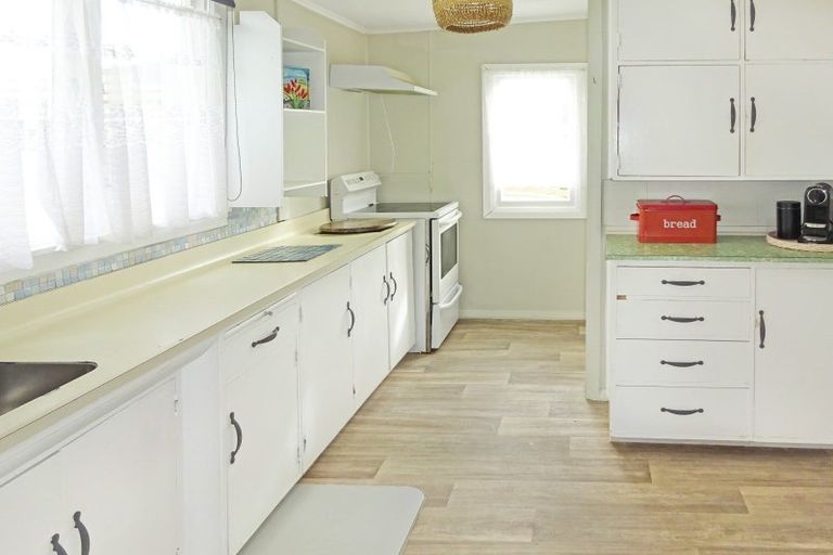 Photo of property in 46 Pratt Avenue, Foxton Beach, Foxton, 4815