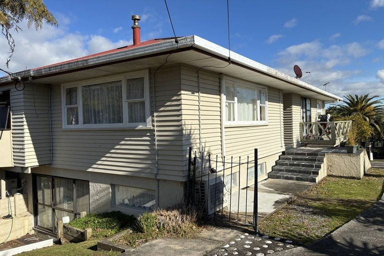Photo of property in 49 Woodglen Road, Glen Eden, Auckland, 0602