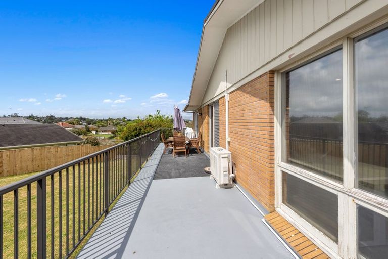 Photo of property in 18 Borrowdace Avenue, Botany Downs, Auckland, 2010