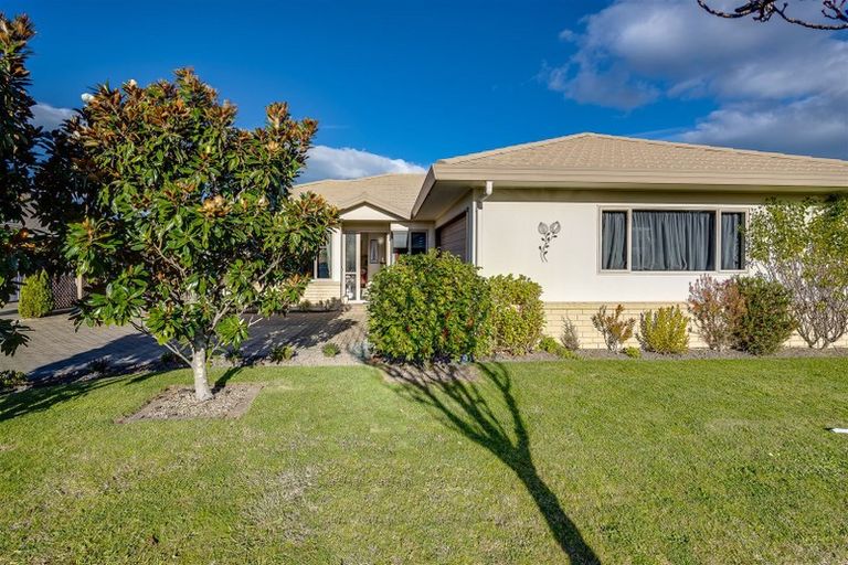 Photo of property in 75 Kensington Drive, Taradale, Napier, 4112