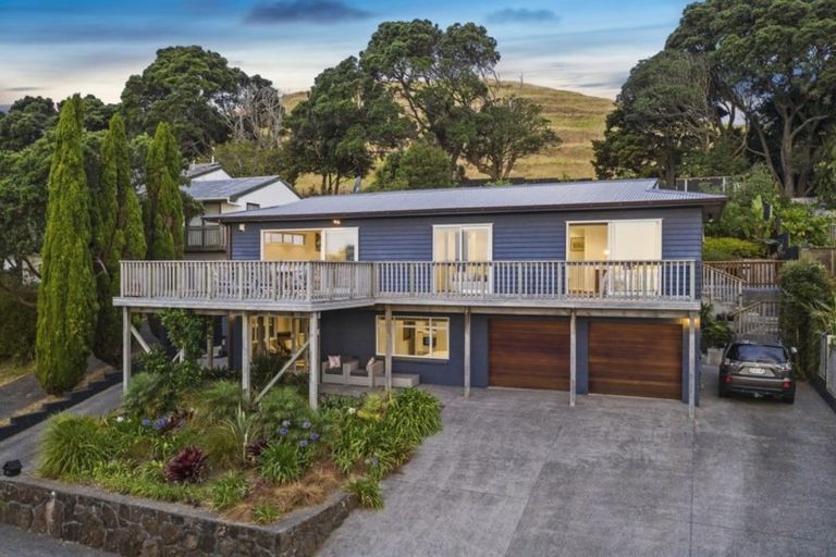 Photo of property in 18 Kanohi Terrace, Mangere Bridge, Auckland, 2022
