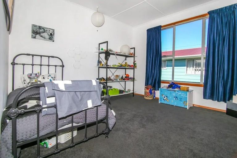 Photo of property in 80 Derby Street, Westport, 7825