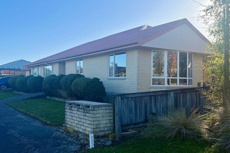 Photo of property in 15 Hawkins Place, Rangiora, 7400