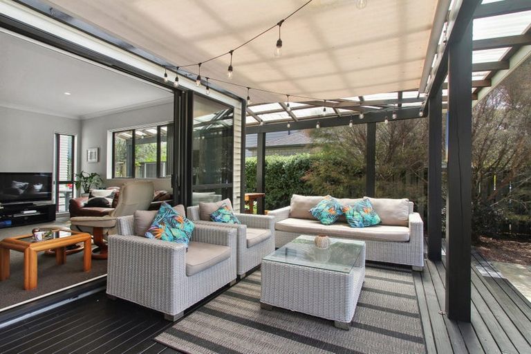 Photo of property in 22 Midhurst Avenue, Henderson, Auckland, 0612