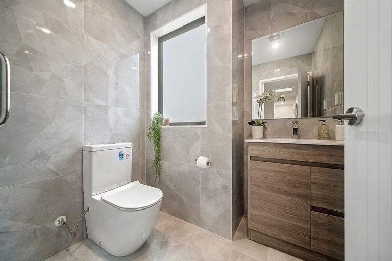 Photo of property in 94e Swanson Road, Henderson, Auckland, 0610