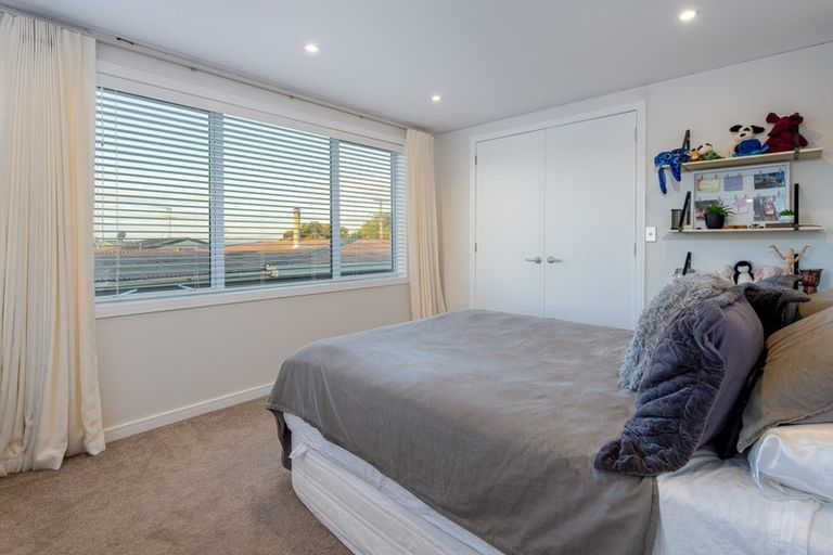 Photo of property in 4a Rothesay Bay Road, Rothesay Bay, Auckland, 0630