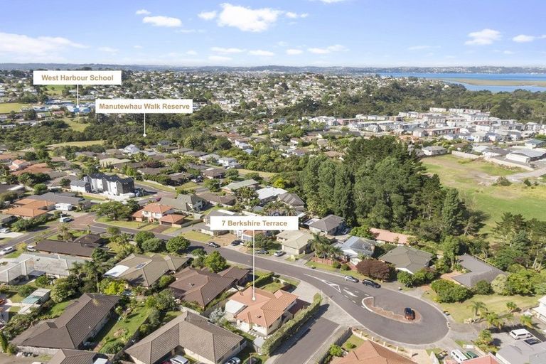 Photo of property in 7 Berkshire Terrace, Massey, Auckland, 0614