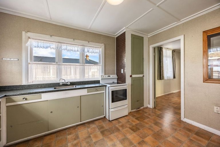 Photo of property in 46 Titirangi Road, New Lynn, Auckland, 0600