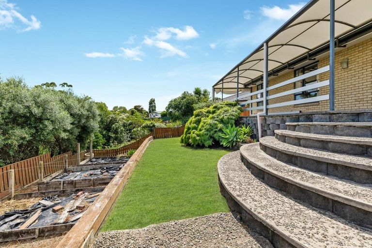 Photo of property in 15 Bella Villa Drive, Waiuku, 2123