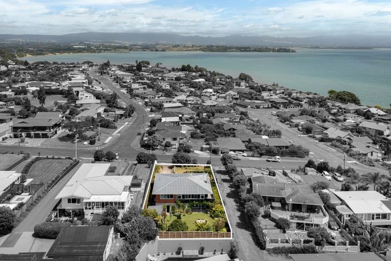 Photo of property in 63 Harbour View Road, Omokoroa, 3114