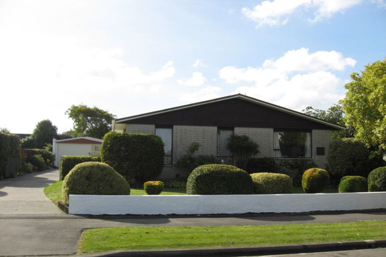 Photo of property in 2/10 Camrose Place, Ilam, Christchurch, 8041