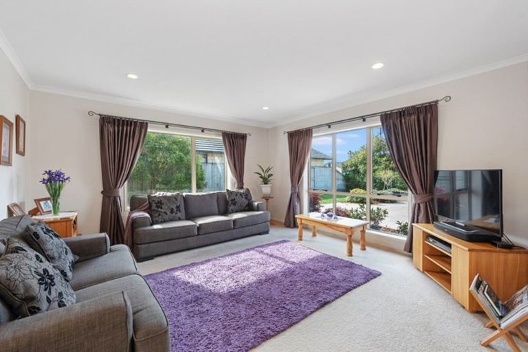 Photo of property in 27 Whitney Place, Rototuna North, Hamilton, 3210