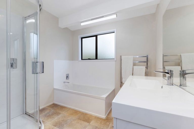 Photo of property in 2/9 Choice Avenue, Henderson, Auckland, 0612