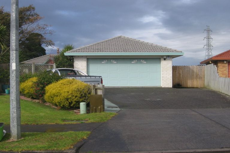 Photo of property in 16 Lutana Place, Burswood, Auckland, 2013