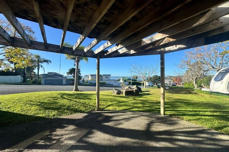 Photo of property in 1 Deanna Drive, West Harbour, Auckland, 0618
