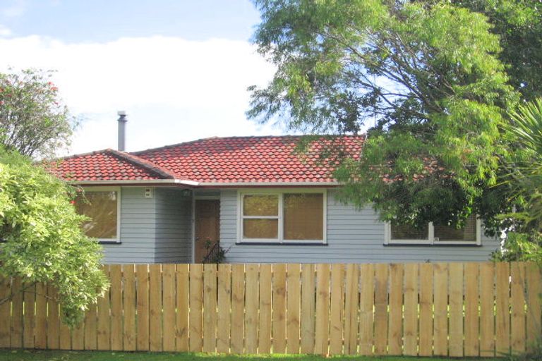 Photo of property in 5 Pendlebury Street, Green Bay, Auckland, 0604