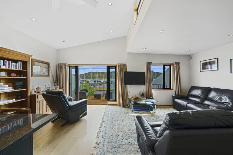 Photo of property in 8 Marina View, Paremata, Porirua, 5026