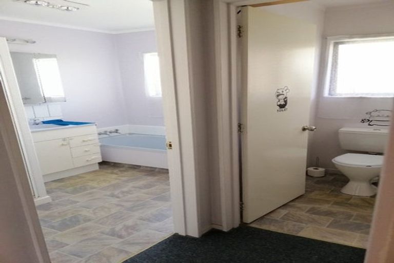 Photo of property in 28 Langdale Avenue, Paraparaumu, 5032