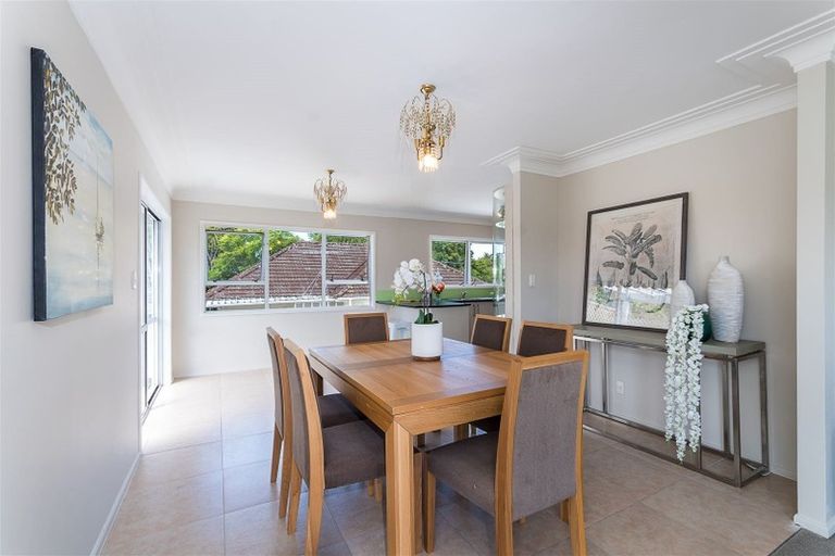 Photo of property in 2/200 Onewa Road, Birkenhead, Auckland, 0626