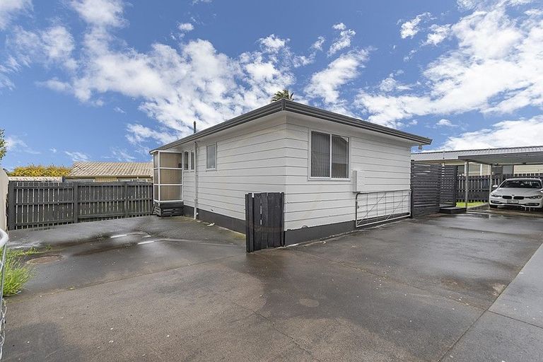 Photo of property in 2/3 Sparrow Place, Weymouth, Auckland, 2103