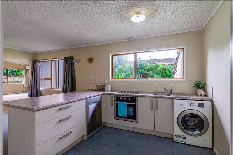 Photo of property in 53 Rua Road, Glen Eden, Auckland, 0602