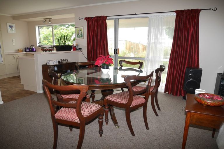 Photo of property in 38 Rosewood Place, Paraparaumu, 5032