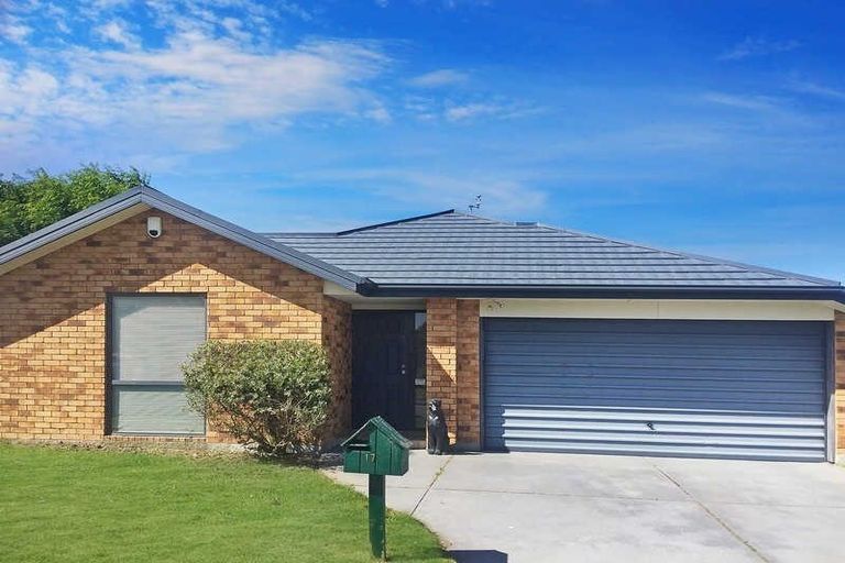 Photo of property in 17 Dufek Crescent, Wigram, Christchurch, 8042