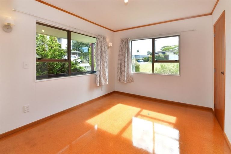 Photo of property in 22 Tindalls Bay Road, Tindalls Beach, Whangaparaoa, 0930