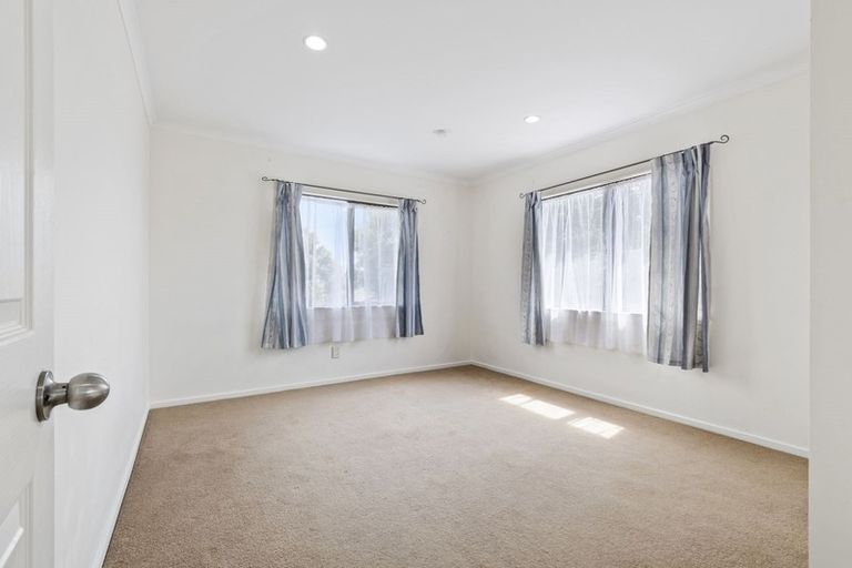 Photo of property in 27 Mt Lebanon Crescent, The Gardens, Auckland, 2105