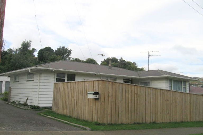 Photo of property in 24 Victory Crescent, Tawa, Wellington, 5028